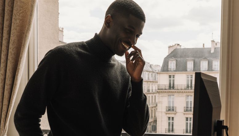 AUM WORLD assure la livraison et le montage de votre bureau Assis Debout