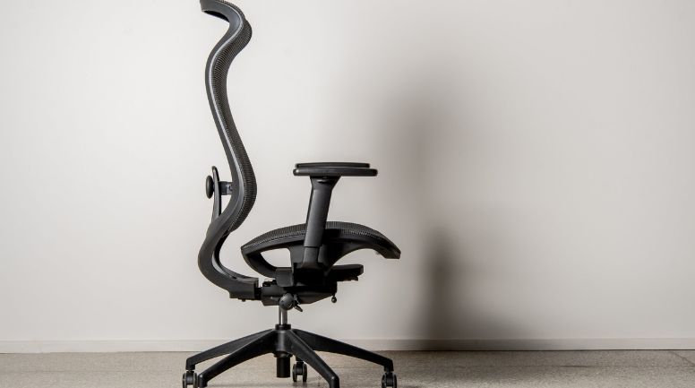 AW_CHAISE ERGONOMIQUE LINEO_Une ligne tendue entre maintien et liberté.
