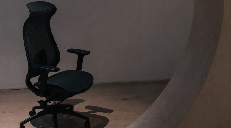 AW_CHAISE ERGONOMIQUE LINEO_Présence discrète, maîtrise absolue.