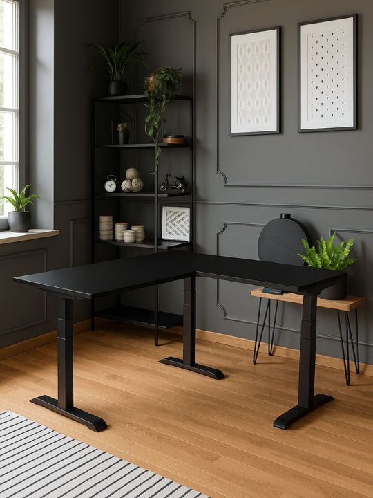 AW_TRIPOD_PRO_Bureau Assis Debout Angle Electrique_Grand Plateau de 160 à 200 cm_Retour 80*60 cm_Pieds_Noirs_Plateau ESSENTIAL_Noir_En situation