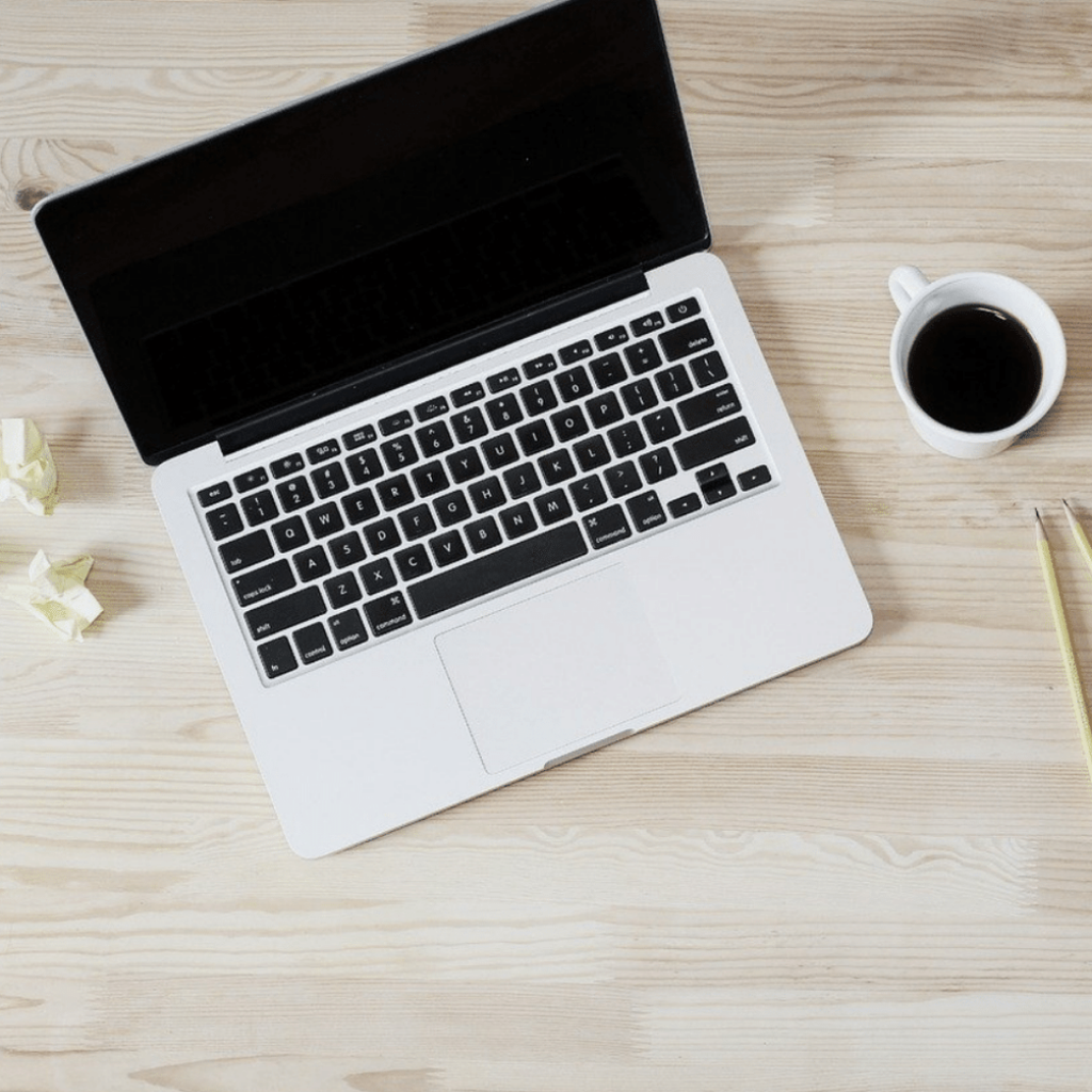 Un bureau en bois massif ou un bureau en bois mélaminé ?