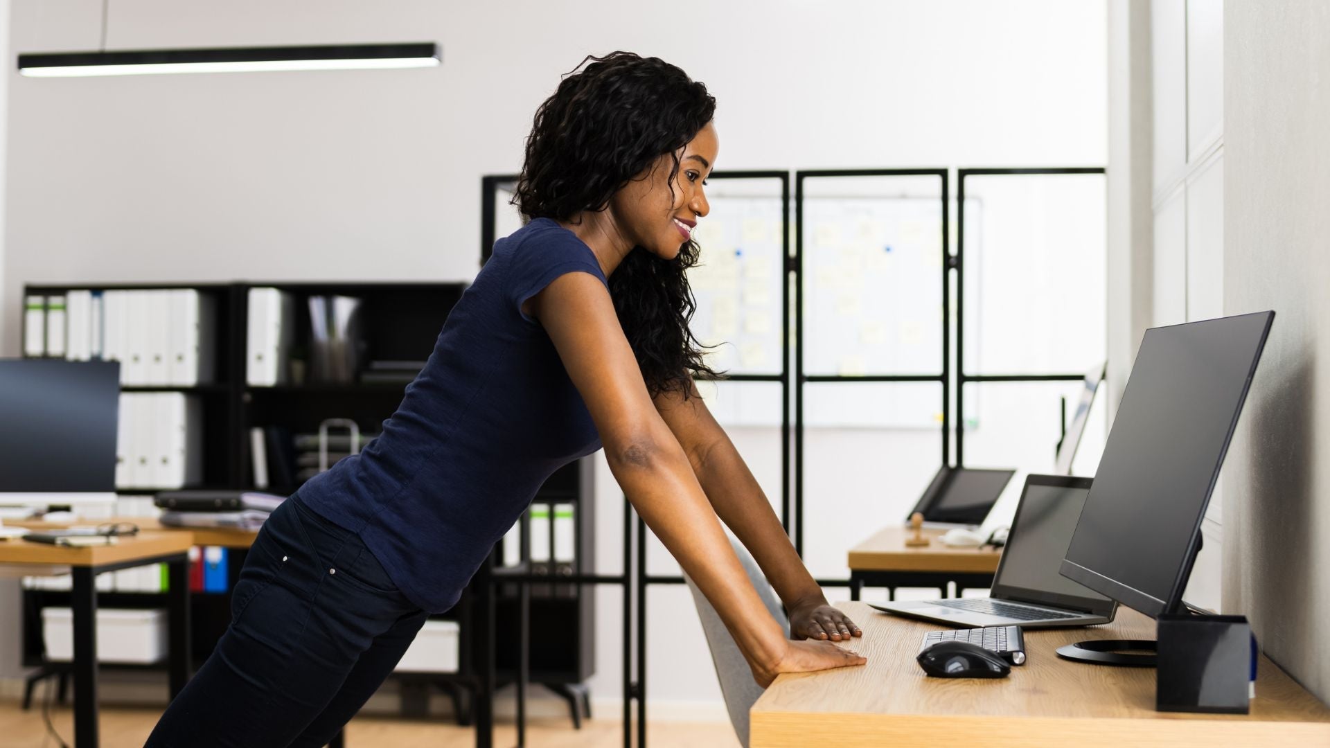 Comment puis-je soulager mon mal de dos au bureau ?