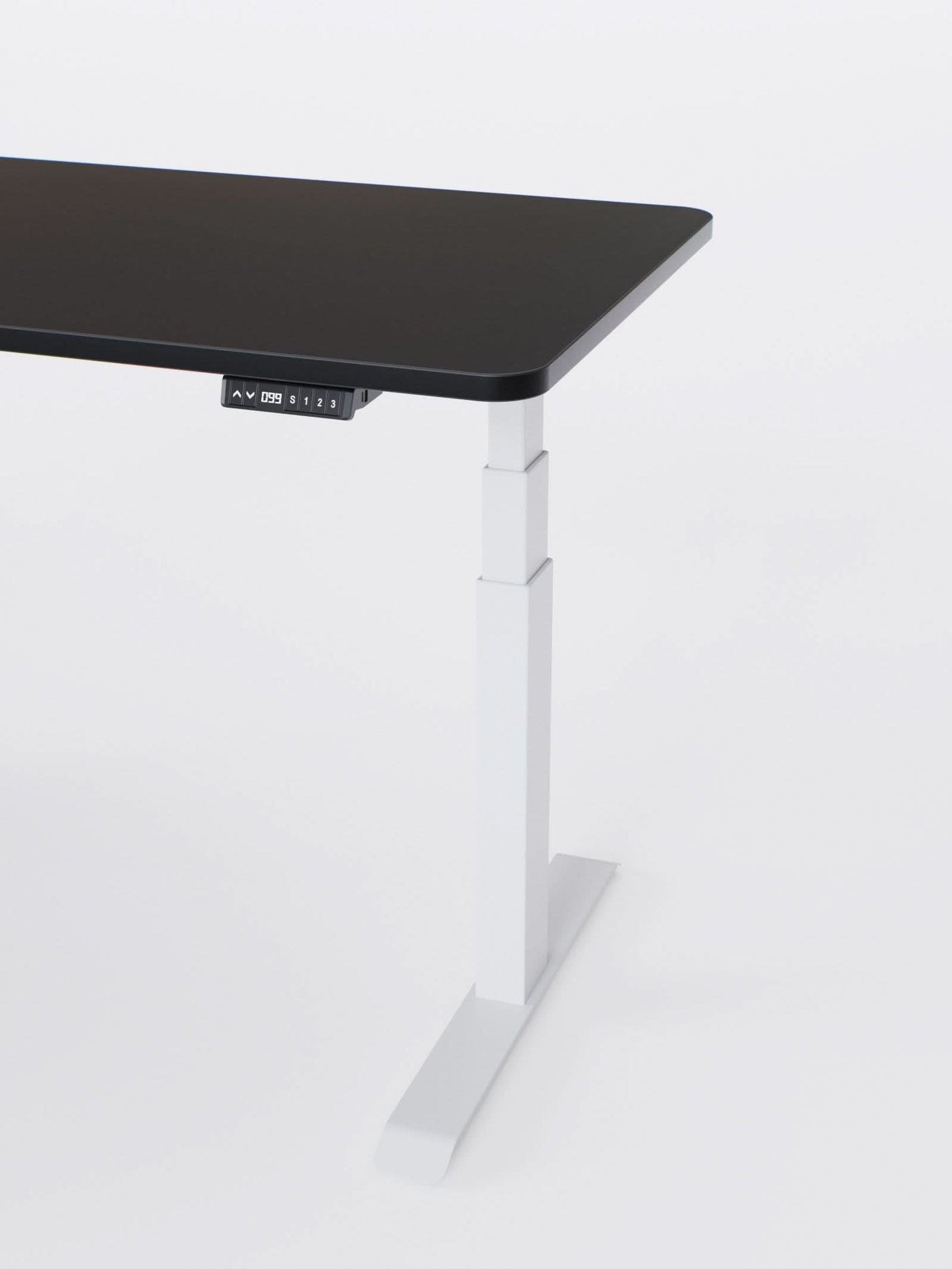 ADVANCEDLITE_AUVA_WHITE_BLACK_CLOSE