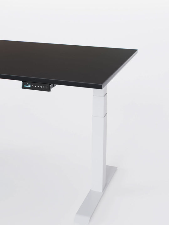 ADVANCEDPRO_ESSENTIAL_WHITE_BLACK_CLOSE