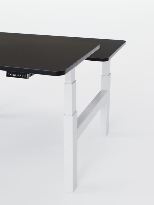 AUMWORLD_DUOGO_AUVA_WHITE_BLACK_CLOSE
