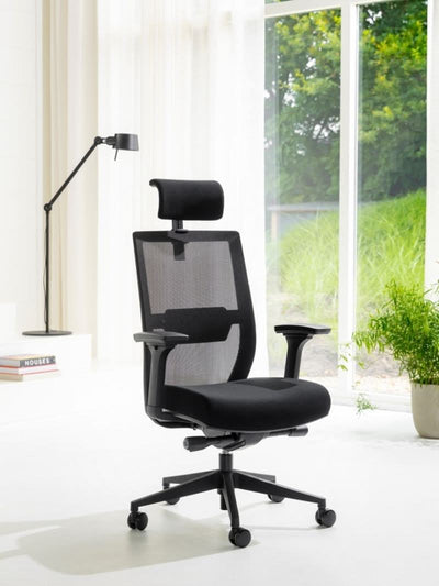 AW_CHAISE ERGONOMIQUE ERGOCLIM_NOIR_AVEC APPUI-TETE_VUE EN SITUATION