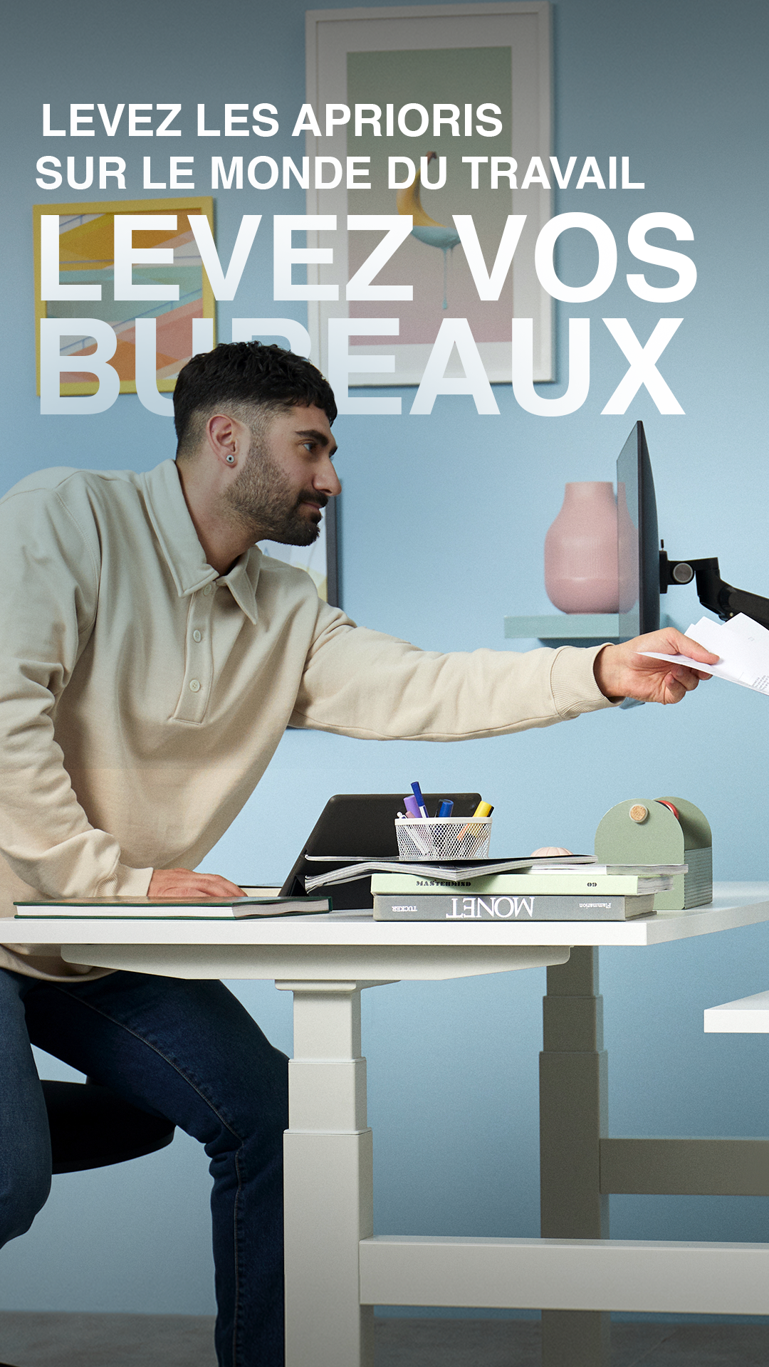 AUM WORLD®_Le Bureau en Mouvement_Bureaux Assis Debout_Copyrights AUM WORLD SAS_2023
