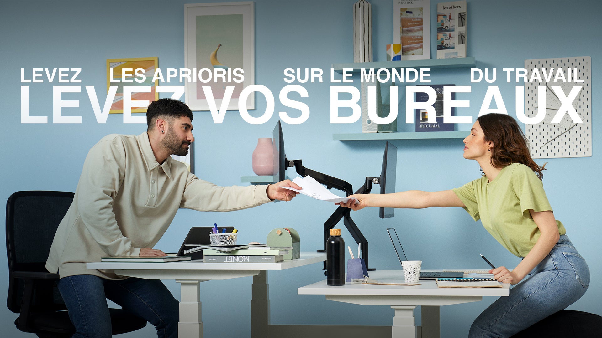 AUM WORLD®_Le Bureau en Mouvement_Bureaux Assis Debout_Copyrights AUM WORLD SAS_2023